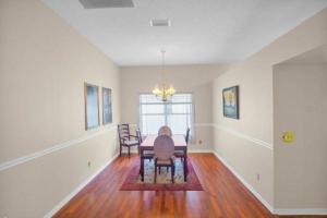 Villages Large 2 bed room 2 bath near shopping