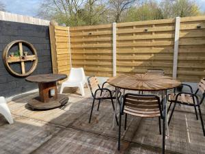 Entre ville et campagne appartement cosy avec parking et terrasse Wood