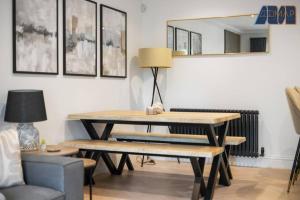 Modern Edinburgh 2 Bed Residence