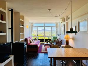 Acogedor apartamento con bellas vistas al embalse