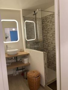 Appartements Charmant T2 avec balcon - Golf National a 5 min : photos des chambres