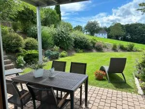 Ruhige Ferienwohnung mit Terrasse für 2 Personen - 福恩施特劳斯