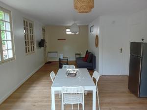 Appartements Petite maison avec jardin : photos des chambres