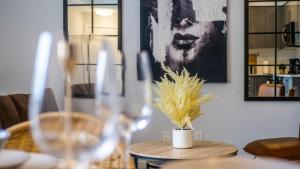 2br Boho Townhouse - Walk To Falls, Free Parking
