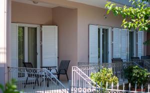 Leonidas House Apartments