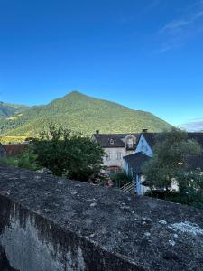 Appartements Les Maisons des Pyrenees - Lourdes : Appartement 2 Chambres avec Vue sur la Montagne
