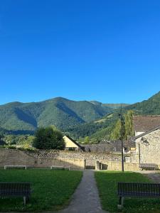 Appartements Les Maisons des Pyrenees - Lourdes : Appartement 2 Chambres avec Terrasse