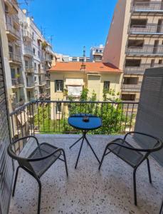 Comfortable apt, next to Archeological museum!