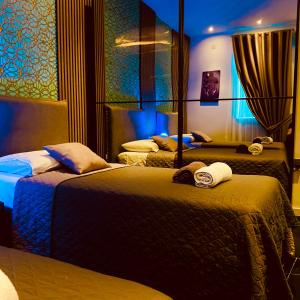 Azure Gold Apartment