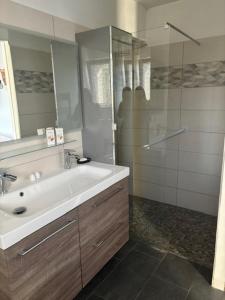 B&B / Chambres d'hotes Chez Katty : Chambre Double - Vue sur Jardin