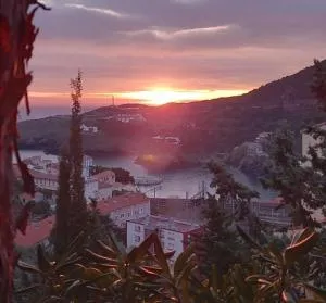 Appart F3 à 150 M de la plage avec parking privé - Portbou