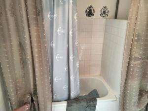 Appartements Agreable maison au centre de La Salvetat sur Agout : photos des chambres