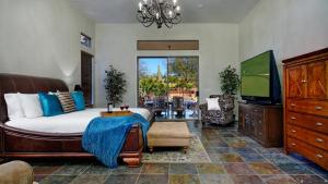 Custom Home 2 ACRES True Indoor-Outdoor Living