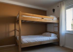 Umweltfreundliches Gemütliches Etagenbett Zimmer mit Privatem Bad Nähe Flughafen