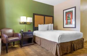 Queen studio with 1 Queen Bed - Disability Access/Non-Smoking room in Extended Stay America Suites - Bakersfield - California Avenue
