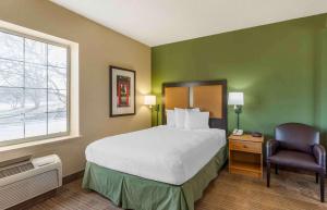 Queen Studio - Non-Smoking room in Extended Stay America Suites - Chicago - Vernon Hills - Lincolnshire