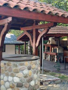 Villa Yarema Mountain Relax with Hot Jacuzzi & Sauna by BookVillaBG