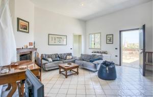 3 Bedroom Cozy Home In Rosolini