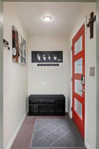 Blue Oasis with Amazing Olympic Views