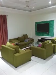 Elegant 2 bedroom Apartment - Ashalebotwe
