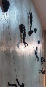 Maison Tres with Dipping Pool, billiards, airhockey, videoke and netflix and chill