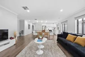 The Alfredton - Spacious Ballarat Stay for Families - Hillcrest