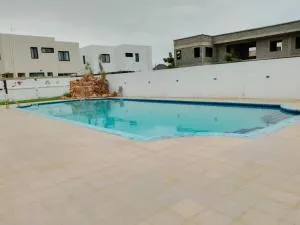 Luxurious 2 Bedroom Apartment - Ashalebotwe