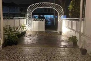 Modern Victorian Homestay - 亚依淡