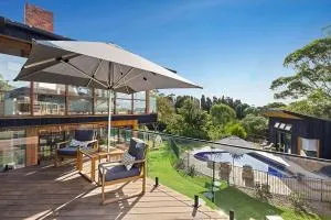 Glen Shian - Luxe with Pool and Water Views - Carrum Downs