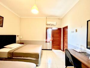 Wisma Anugerah Redpartner Near Masjid Zayed Solo