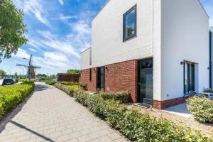 Roosjesweg 2 Gastenkamer met parkeerplaats en terras EG - Domburg