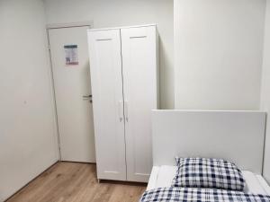 Private Room Steps from Old Town