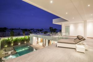 New Brawah 5 BR Villa 200m to Finns Beach Club