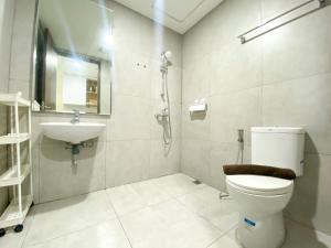 Cozy and Minimalist Studio at Pollux Chadstone Apartment By Travelio