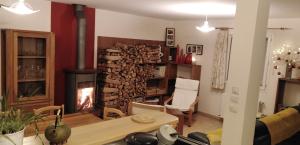 Maisons de vacances LE SECOND SOUFFLE Maison proche centre ville de Die tout peut se faire a pied gare SNCF marche U express riviere : photos des chambres