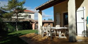 Maisons de vacances LE SECOND SOUFFLE Maison proche centre ville de Die tout peut se faire a pied gare SNCF marche U express riviere : photos des chambres