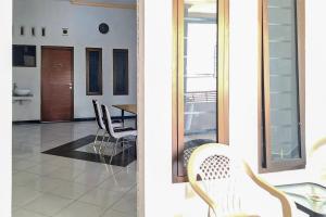 Urbanview The Halona near Jawa Timur Park 4