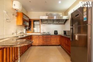 StayVista at The Rustic Retreat - 4BHK Valley View villa with Lawn, Bonfire