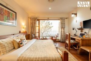 StayVista at The Rustic Retreat - 4BHK Valley View villa with Lawn, Bonfire