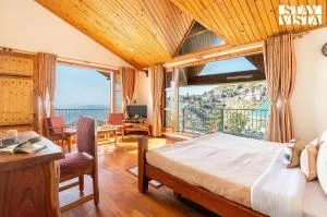 StayVista at The Rustic Retreat - Lawn, Bonfire & Valley View - Parwanoo