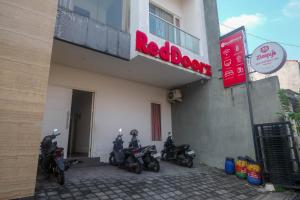 RedDoorz Syariah Near Simpang Lima Semarang