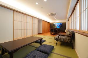 Bird Hostel Palace Side Suite