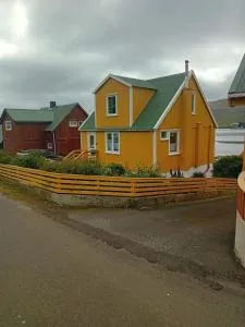 Det lille gule hus - Leynar