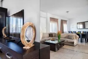 Family Home next to City Hall - Kavrokhórion