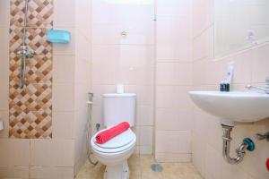 Simple and Cozy Living Studio Room Dave Apartment By Travelio