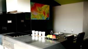 Cityside Beautiful Lodge - close to City & Airpor