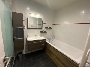 Appartements LA FORCLAZ - Centre ville & Lac, Balcon, Parking : photos des chambres