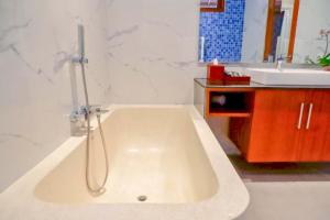 Divya 1 BR Superior Room ZN84