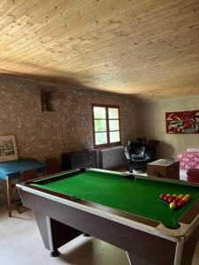 Maisons de vacances Maison de campagne au calme dans un bois de chene : photos des chambres