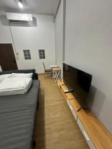 Bee House 172 only 300m to BTS Talat Phlu